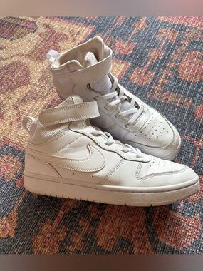 Nike Big Kids - Nike Court Borough Mid 2 sneakers